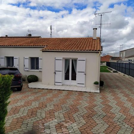 Maison Plain Pied Avec Jardin, Terrasse Et Veranda コニャック エクステリア 写真