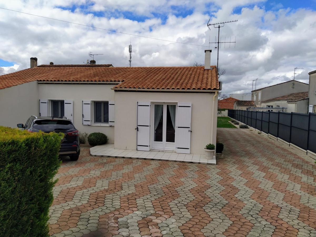 Maison Plain Pied Avec Jardin, Terrasse Et Veranda コニャック エクステリア 写真